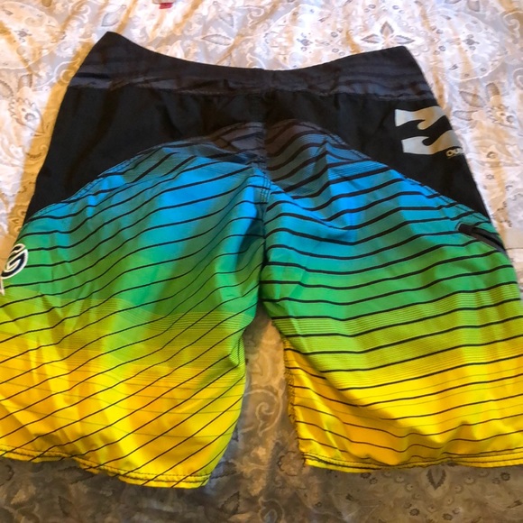 Men’s Billabong swim shorts - Picture 3 of 3